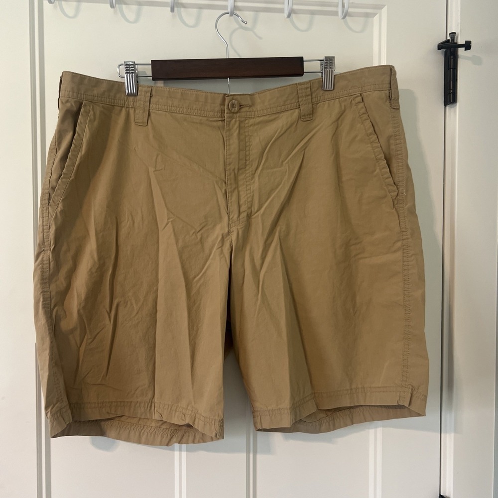 Columbia Mens SZ 40 Waist 10" Length Khaki Lightweight Pocketed Shorts
